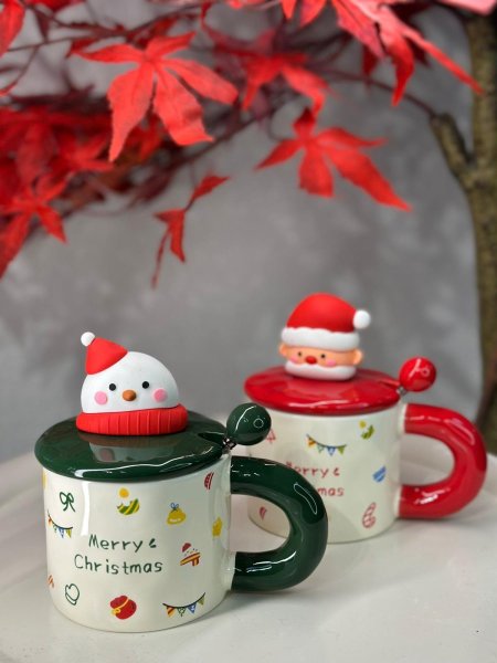 ماج بابا نويل مع لعبه